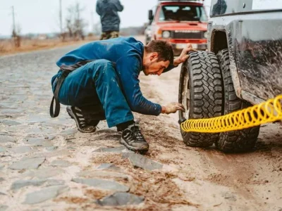 Stuck-In-Ditch-Winch-Services-1024x683